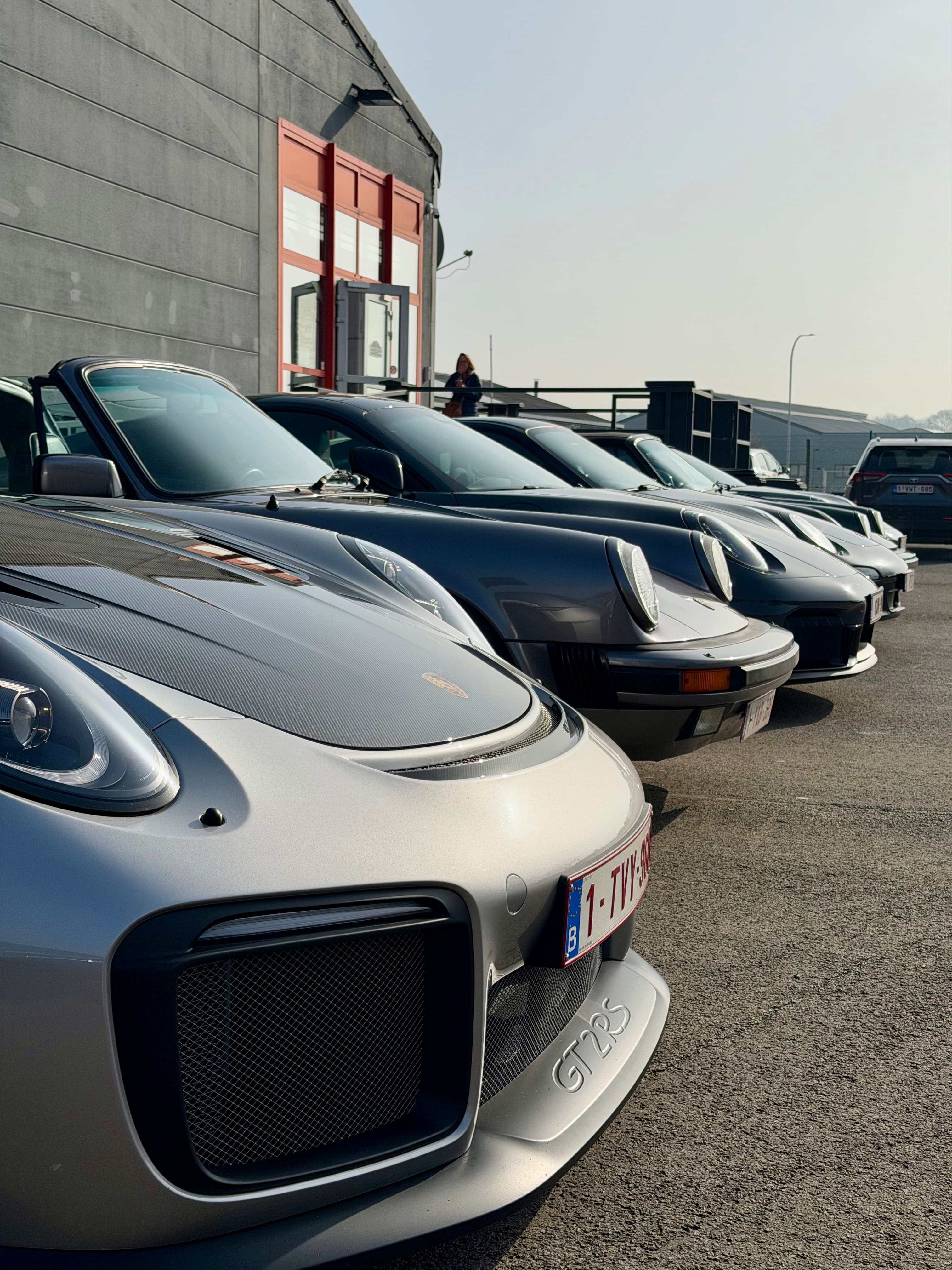 Porsche sur route panoramique